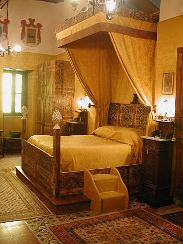 http://www.insicily.com/images/Federico/master_bedroom480.jpg